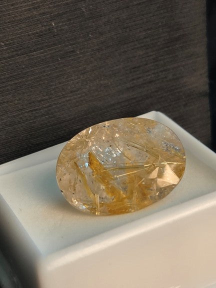 Approx. 14.70 ct Golden Rutilated Quartz — Oval