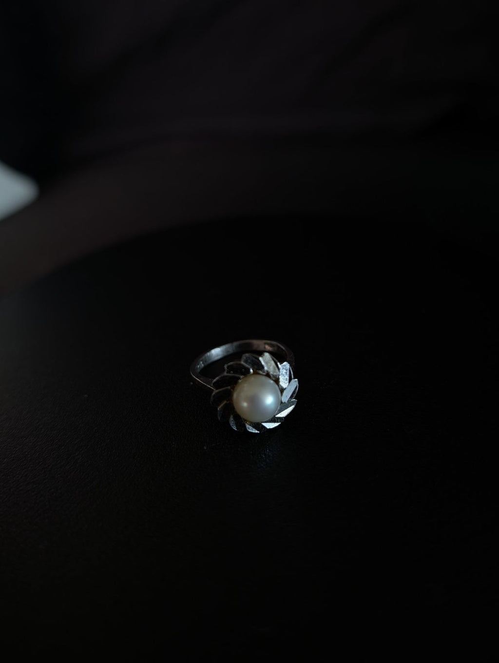 Pearl Flower-Halo Statement Ring – Silver-Tone – product image 1