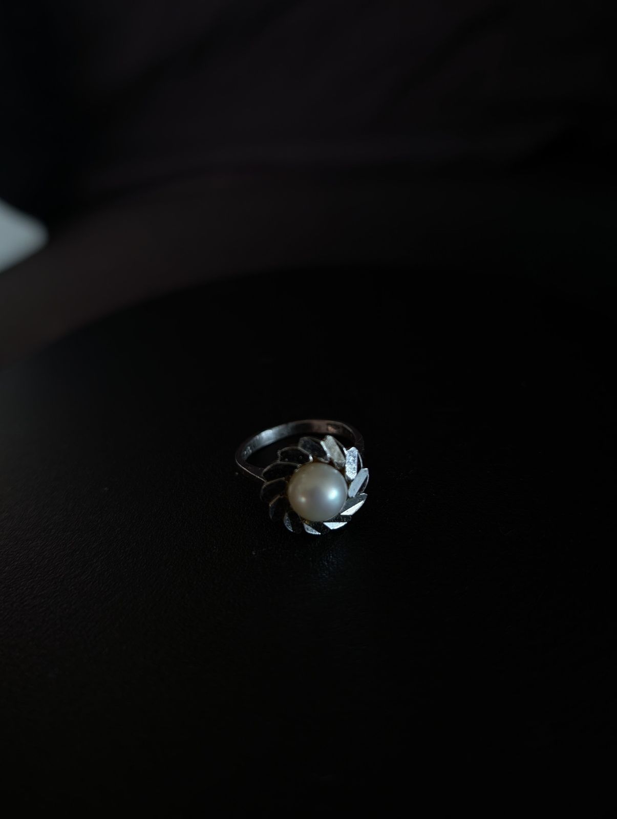 Pearl Flower-Halo Statement Ring – Silver-Tone – product image 1