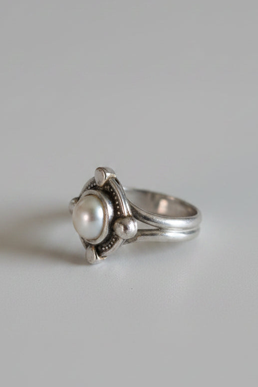 Vitage Ornate Scrollwork Ring with faux  Pearl Accent and gold tone accents